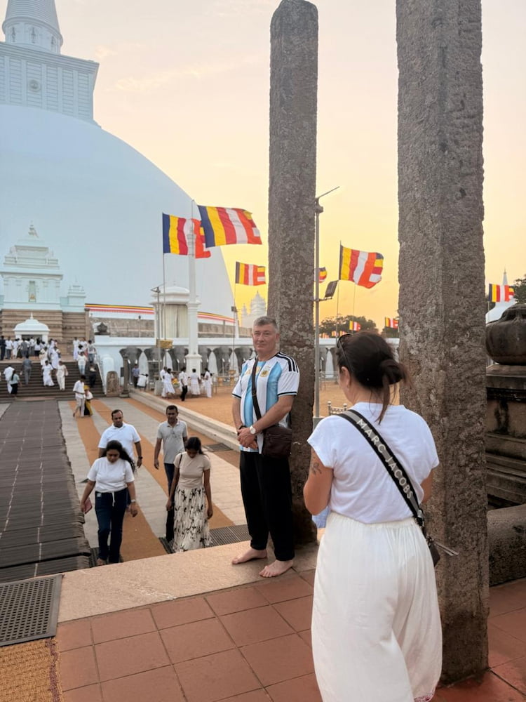 Sacred Moments at Ruwanwelisaya Stupa
